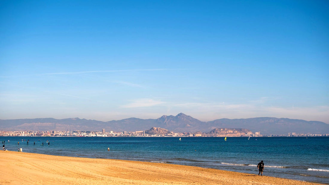 Playa de San Juan de Alicante: cómo llegar, qué hacer y dónde dejar las maletas